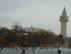 Y.Köşkte baz tepkisi